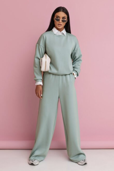 Laisvalaikio kostiumėlis moterims Julita mėtinis. Pirmoji