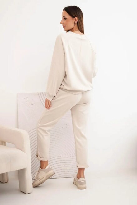 Laisvalaikio kostiumėlis moterims Geda kreminis. Nugara