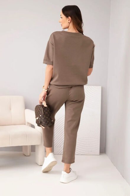 Laisvalaikio kostiumėlis Tėja kapučino. Nugara