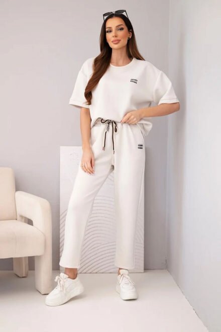 Laisvalaikio kostiumėlis Tėja kreminis