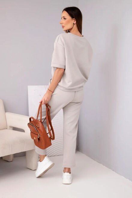 Laisvalaikio kostiumėlis Tėja pilkšvas. nugara