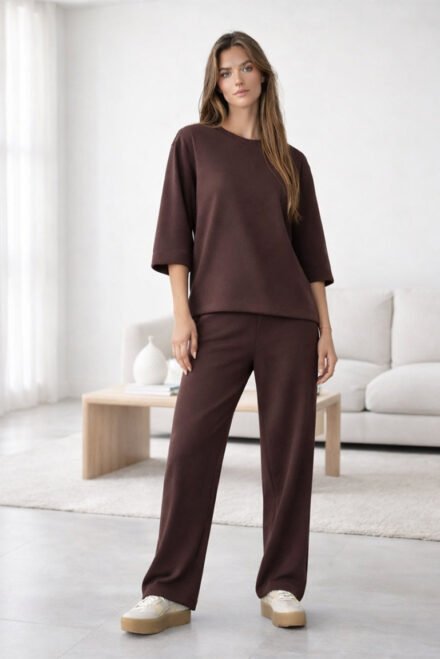 vasarinis kostiumėlis moterims austėja šokolado. gyvus