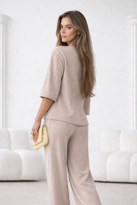 Lietuviški kostiumėliai moterims Kotryna kreminis. Nugara