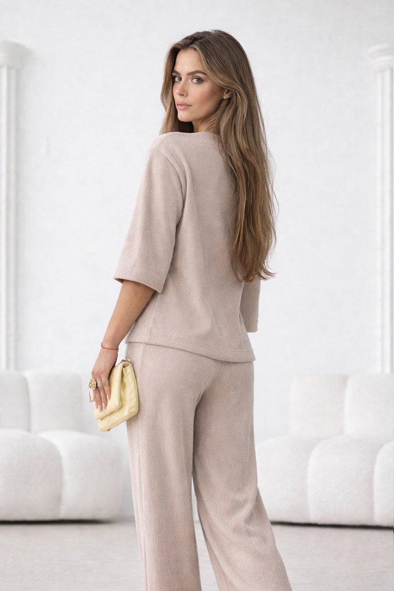 Lietuviški kostiumėliai moterims Kotryna kreminis. Nugara