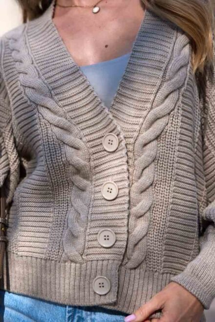 Megztinis moterims ugnė Kapučino iš arti