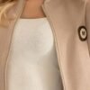 Džemperis moterims Elija camel. Detalė