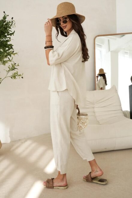 Vasarinis lino spalvos kostiumėlis moterims Kristė šonu