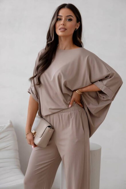 Vasarinis laisvalaikio kostiumėlis moterims Atėnė kapučino. Palaidinė