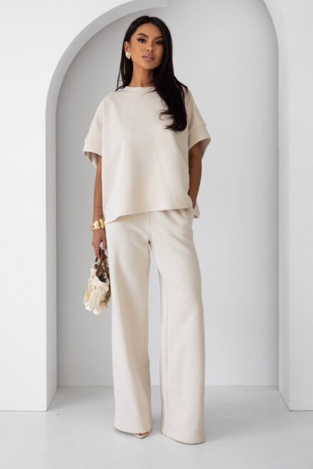 Vasarinis laisvalaikio kostiumėlis moterims Nėja kreminis. Priekis