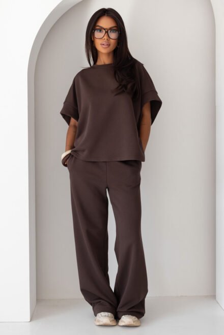 Vasarinis laisvalaikio kostiumėlis moterims Nėja šokolado. priekis