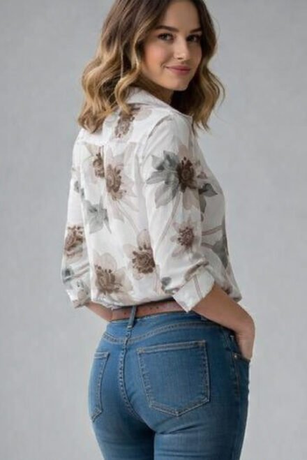 Klasikiniai marškiniai moterims Dagnė pilkšvi. Šonu