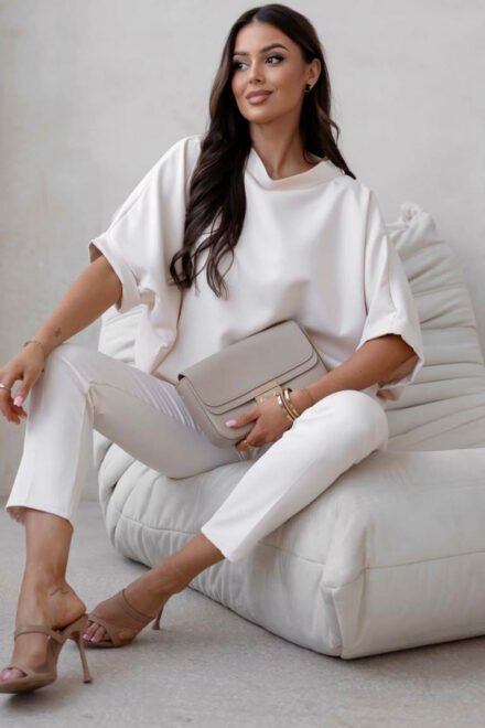 Kimono palaidinė moterims Medėja kreminė. Sėdint