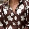 Puošnūs marškiniai moterims Šarlotė rudi. detalė