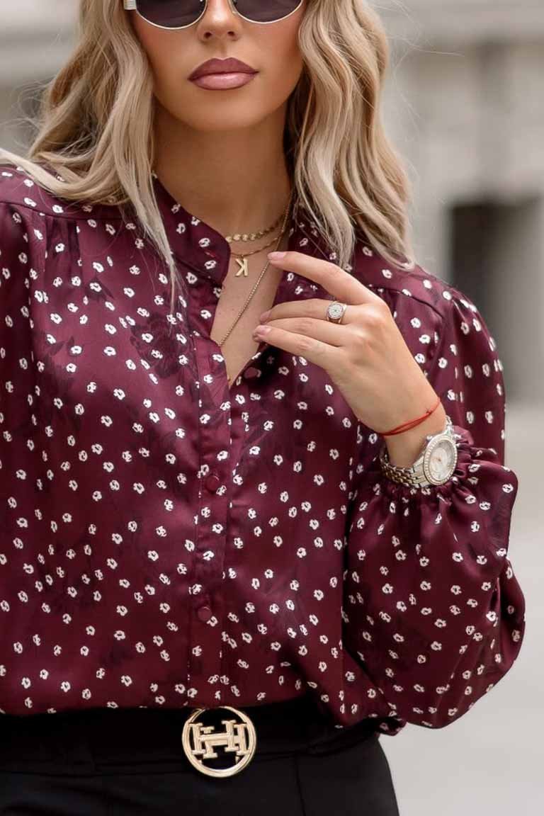 Palaidinė moterims Beatričė vyšnių. Detalė