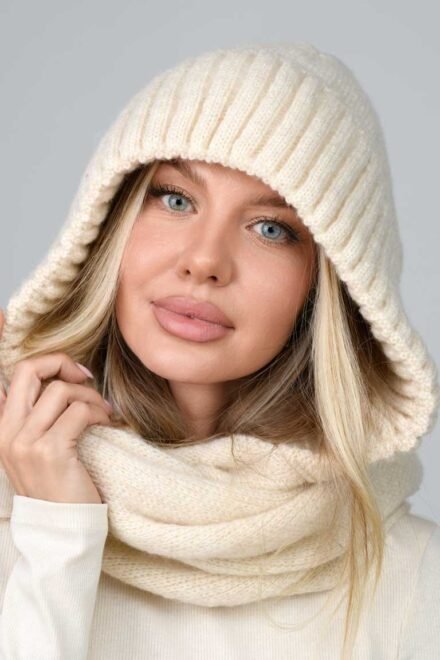 Kepurė gaubtuvas Ginta kreminis