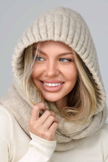 Kepurė moterims Ginta smėlio